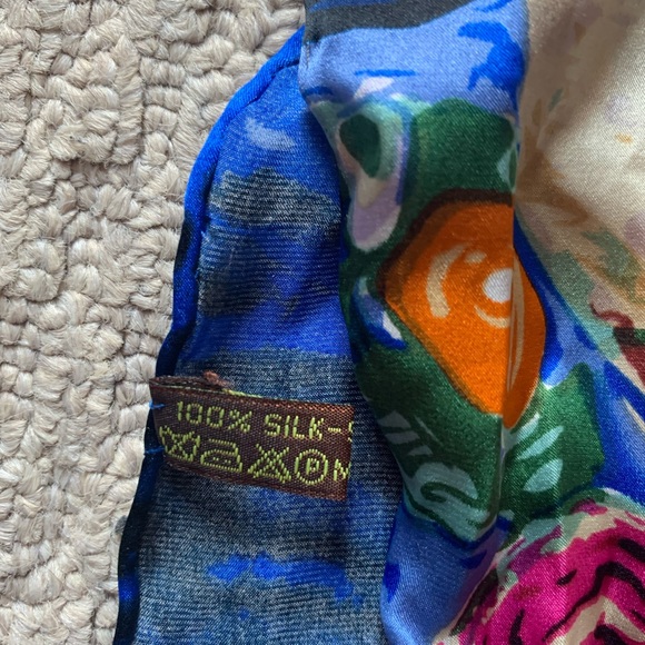 Gustav Klimt painting mulberry silk scarf- multicolored - Picture 3 of 4